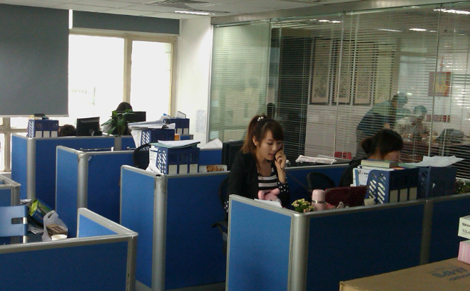 汽车附件与车载零部件选型对比：材料、工艺及适配性分析